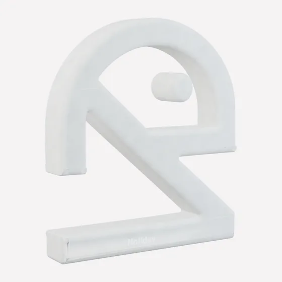 Le logo en béton clair.