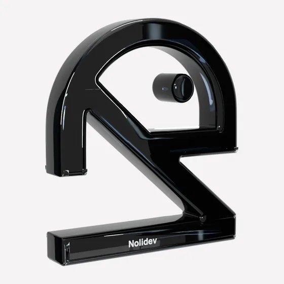 Le logo en verre noir, la matière retenue.
